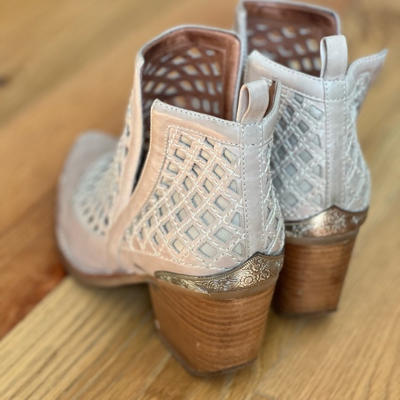 Jeffrey Campbell Western Cream Cutout Ankle Booties - Picture 4 of 4